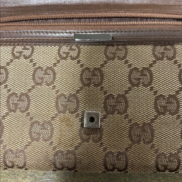 ✨ REHAB OPPORTUNITY!✨ Gucci Beige and Brown Monogram Wallet - Picture 7 of 17